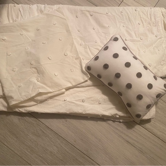 King Duvet used in our camper & never slept on. - Picture 3 of 4